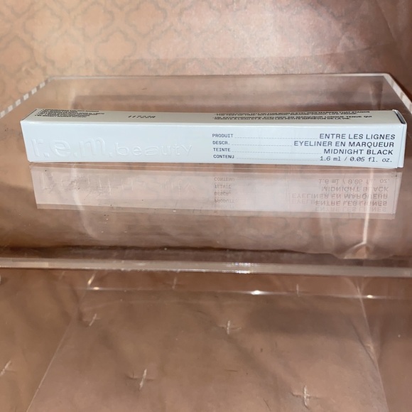 R.E.M. BEAUTY
At The Borderline Eyeliner Marker - Picture 5 of 5